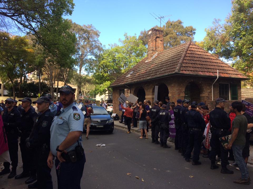 Strikers and police at the Carillon Avenue picket. Image: Anna Hush