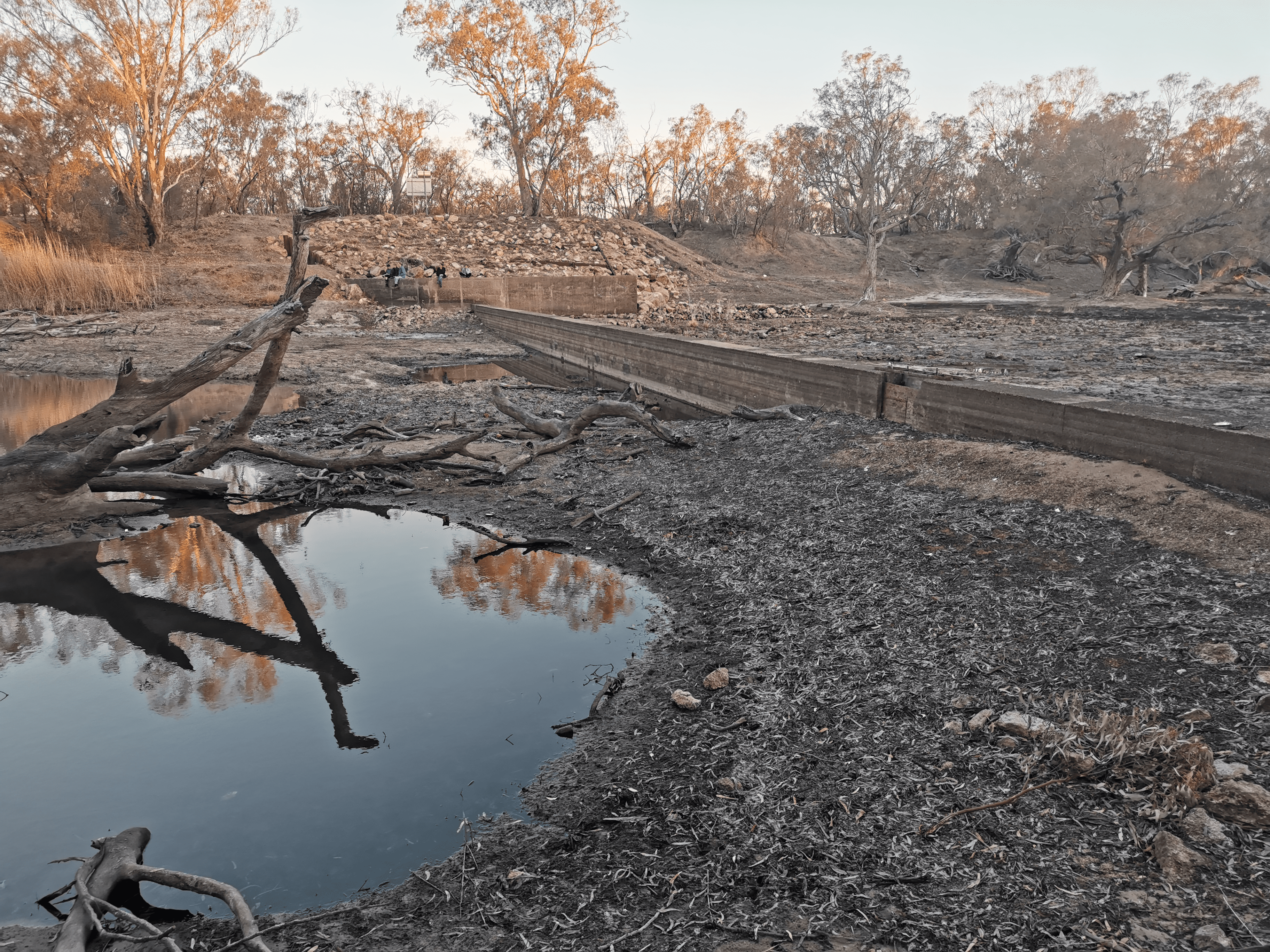 Photo of the Murray Darling Basin, with little water