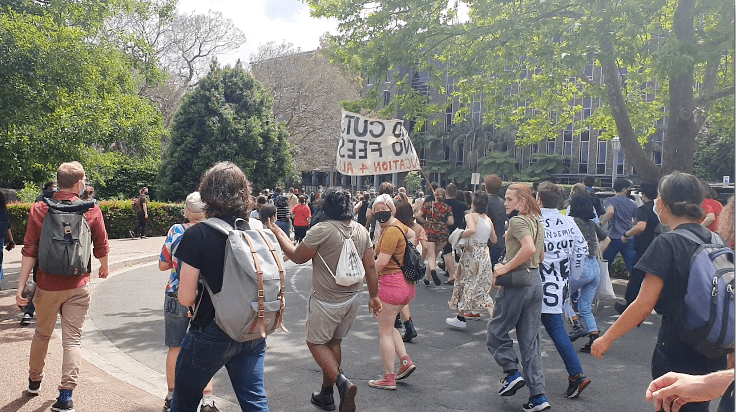 Police chase, brutalise students at education cuts protest - Honi Soit